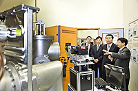 中國科學院訪問團:代表團訪問太陽能材料實驗室
